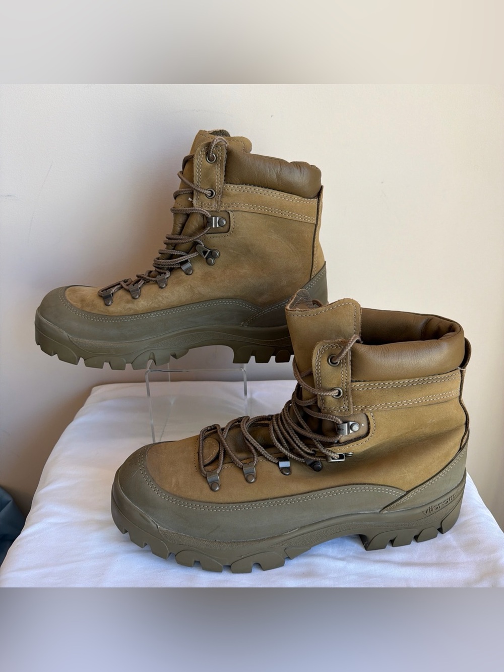 Bates E03412C Boots Men's Size 11.5 Brown Gore-Tex Waterproof Vibram Combat